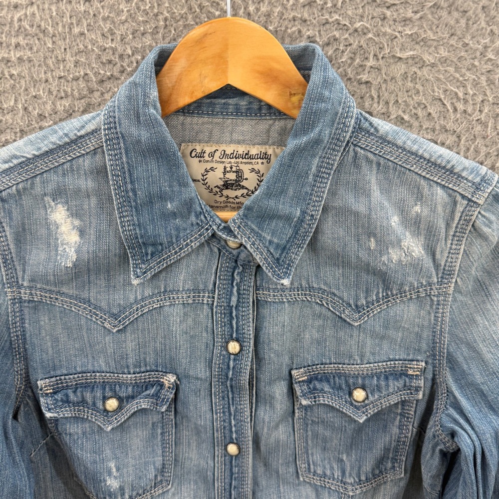 Cult of Individuality Shirt Women M Blue Denim Distressed Western Pearl Snap - Picture 2 of 10